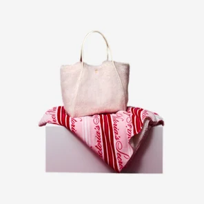 VS Cozy Tote & Blanket Set